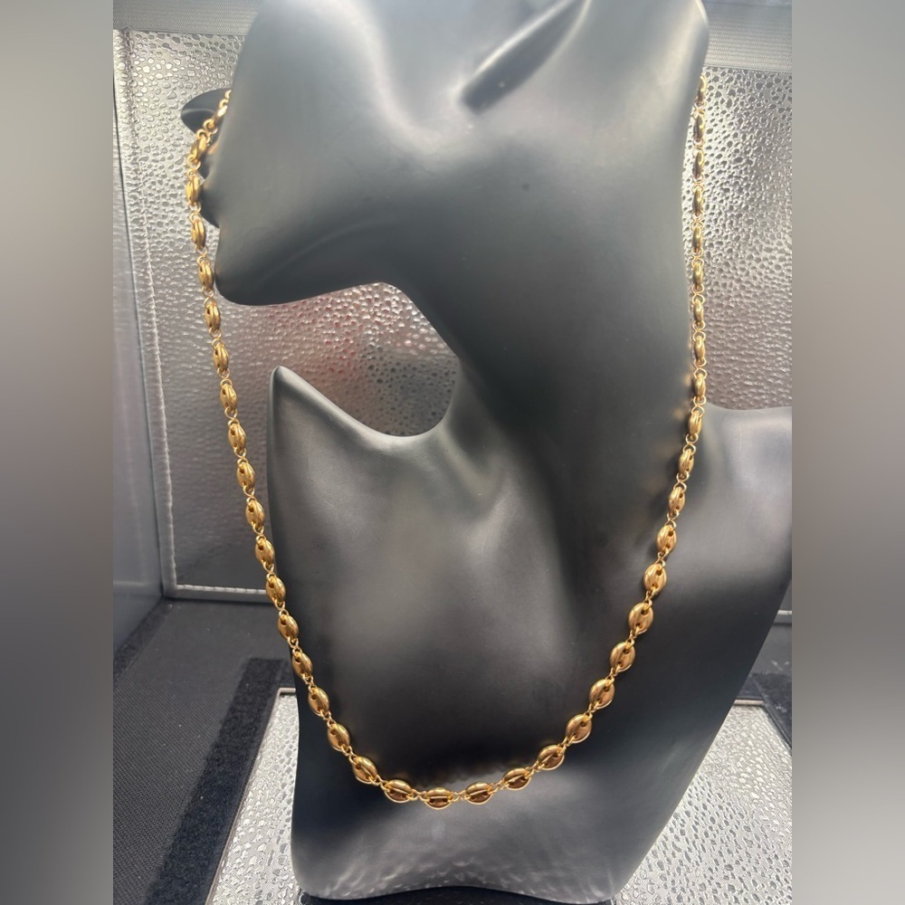 Elegant Gold Necklace